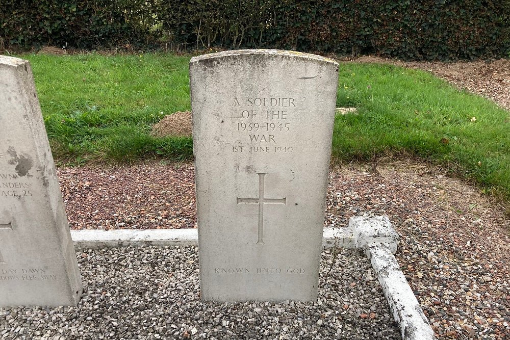 Commonwealth War Graves Saint-Maxent #5