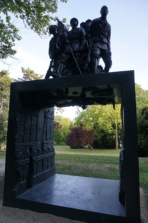 Monument Arme Noire Reims #1