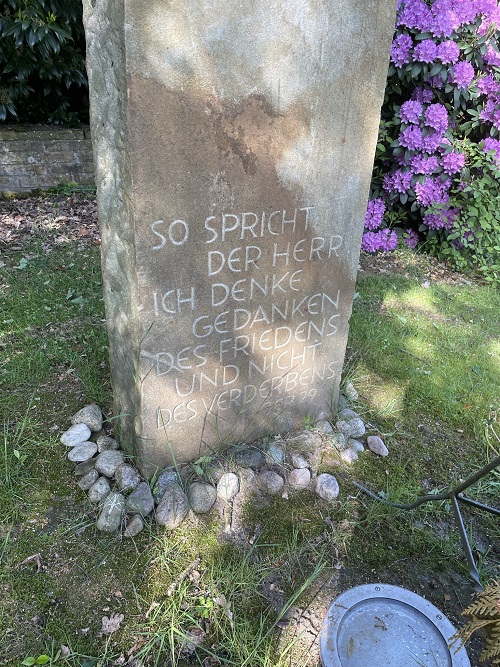 Oorlogsmonument Begraafplaats Elte #2