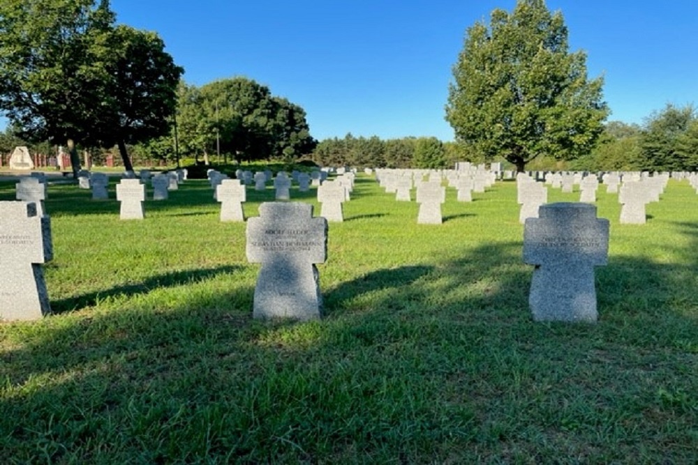 Duitse Oorlogsgraven Szekesfehervar #3