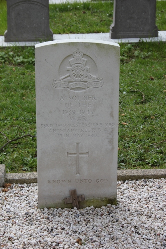 Commonwealth War Graves Sint-Pieters-Leeuw #3