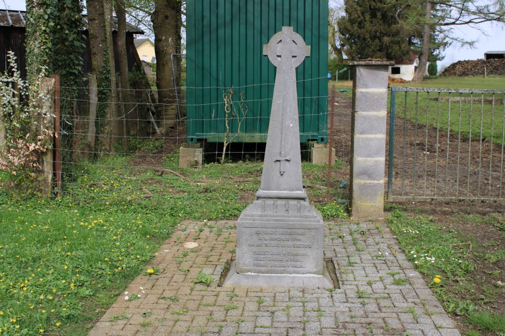 Monument Gefusilleerde Verzetsstrijders Quatre Vents #2