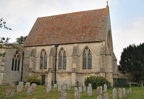 Oorlogsgraf van het Gemenebest St Peter Churchyard