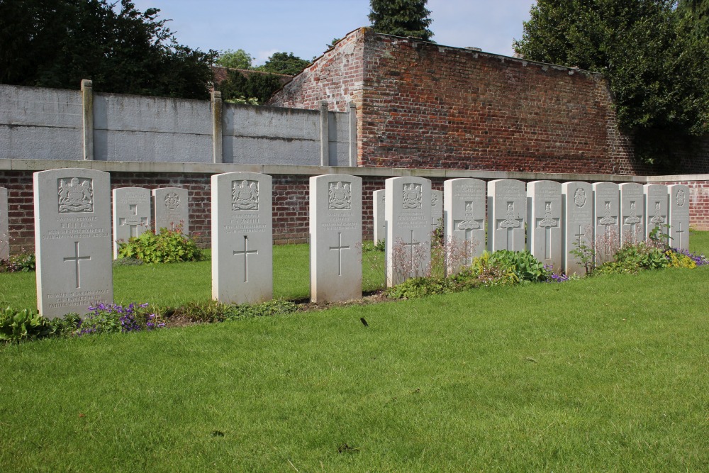 Commonwealth War Cemetery Bertincourt Chateau #4