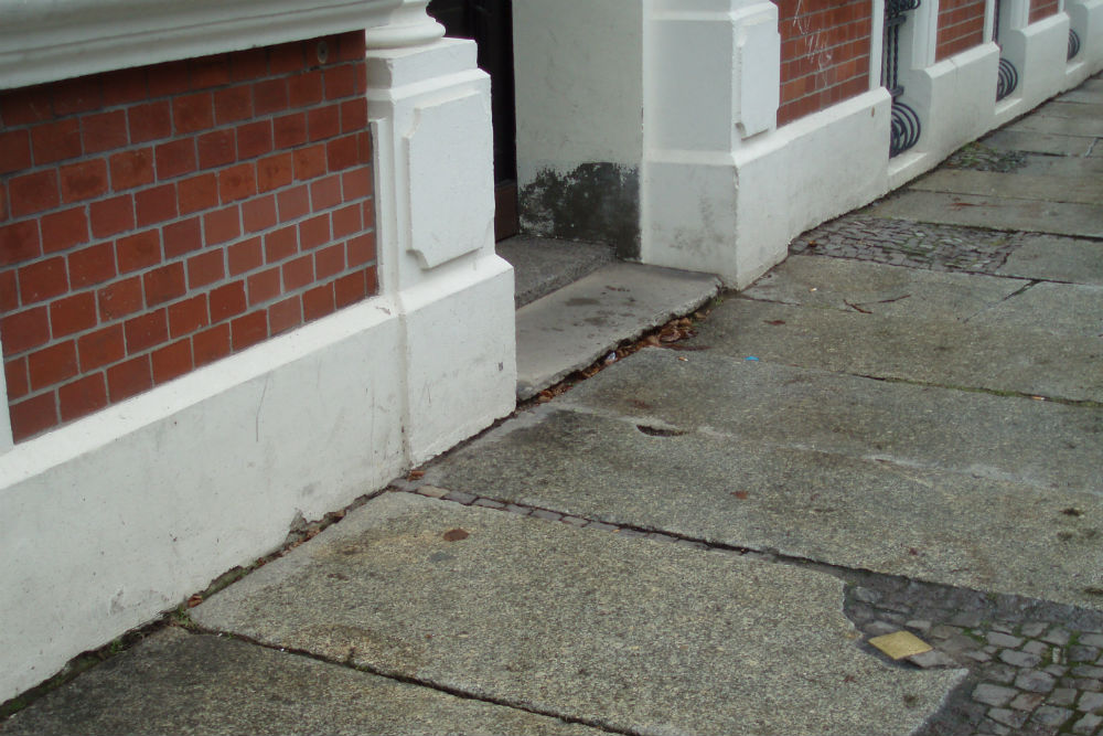 Stumbling stone Alfred-Kästner-Straße 20 #2