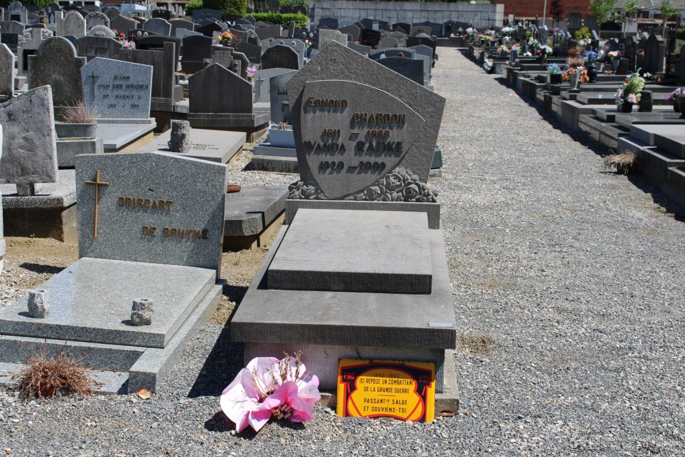 Belgian Graves Veterans Courcelles #5