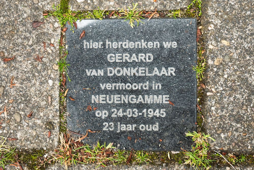 Herdenkingssteen Blekerstraat 30 (nu De Vlijtstraat 11)