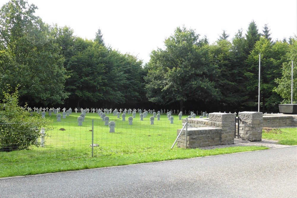 Gedenkteken Paul Tual Oorlogsbegraafplaats Bertrix-Heide #4