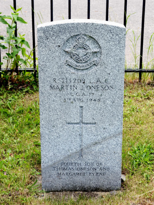 Commonwealth War Grave Presentation de la Sainte Vierge Cemetery #2