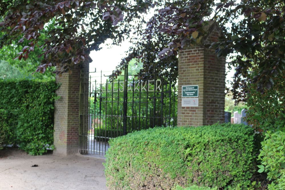 Dutch War Grave Cemetery Godesakker Esbeek #3