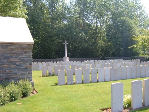 Commonwealth War Cemetery Quarry Wood