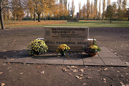 Monument Panzergrenadier Regiment 33 #1