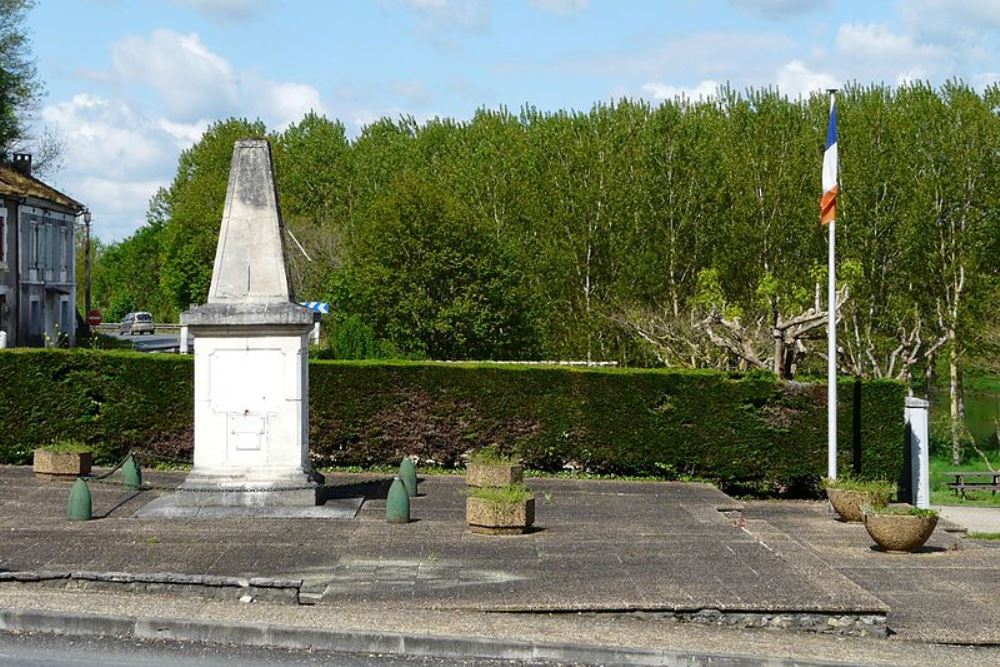 Oorlogsmonument Sourzac #1