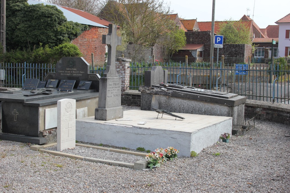 Commonwealth War Grave Wavrans-sur-l'Aa #1