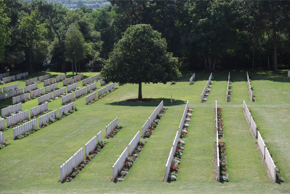 Commonwealth War Cemetery taples #3