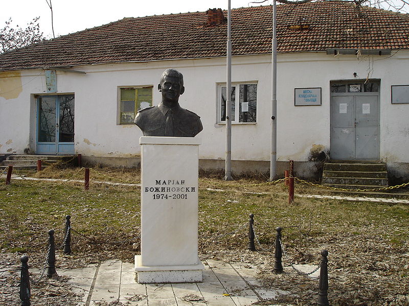 Bust Marjan Bozhinovski