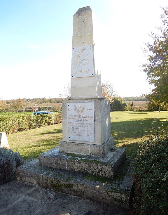 Monument Eerste Wereldoorlog Saint-Savinien #1