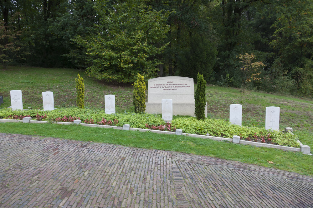 Oorlogsgraven van het Gemenebest & Monument Algemene Begraafplaats Heiderust Rheden #1