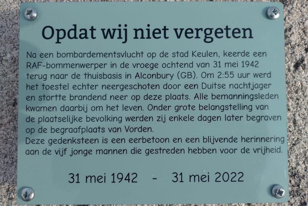 Monument Vickers Wellington #2