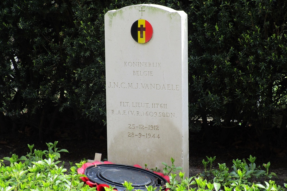 Belgian War Grave General Cemetery Alblasserdam #1