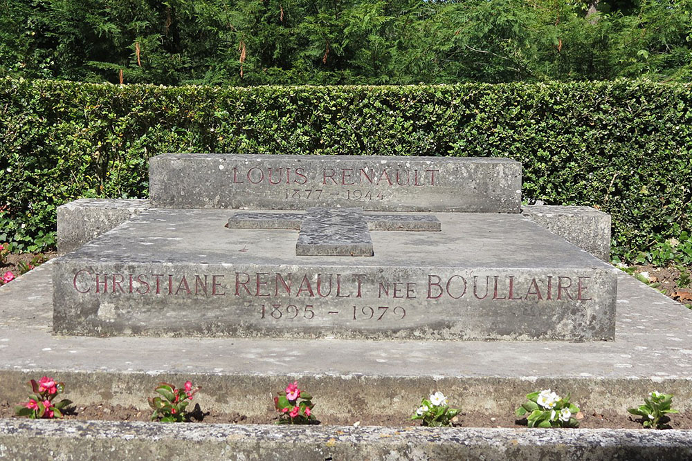 Grave Louis Renault #1