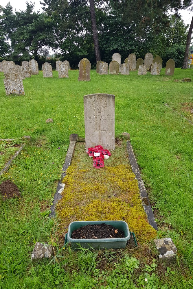 Oorlogsgraven van het Gemenebest Hoveton St. John Churchyard #2