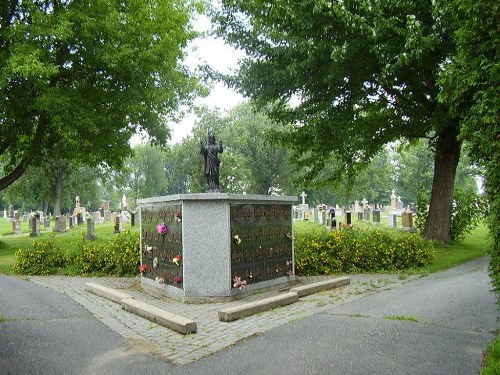 Oorlogsgraven van het Gemenebest St. Columban's Cemetery