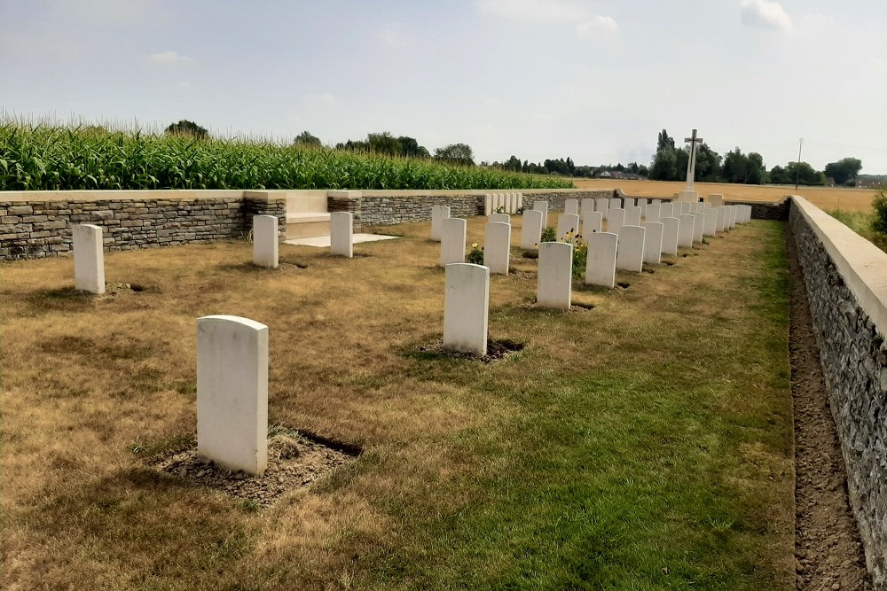 Commonwealth War Cemetery Neuve-Chapelle Farm #3