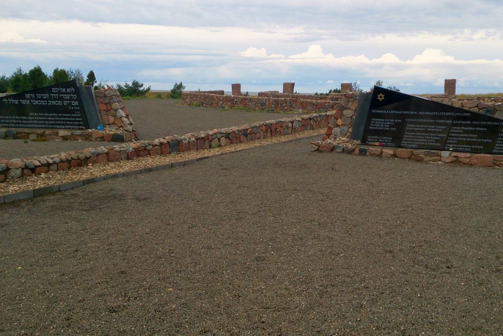 Holocaust Memorial & Cemetery Victims National Socialism