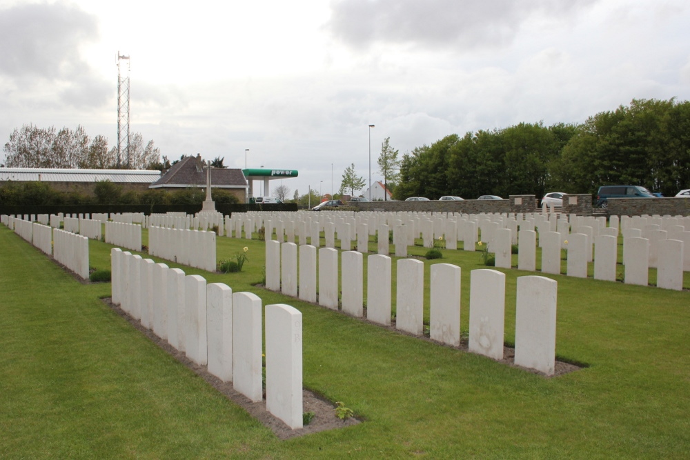 Commonwealth War Cemetery Ramscapelle Road #4