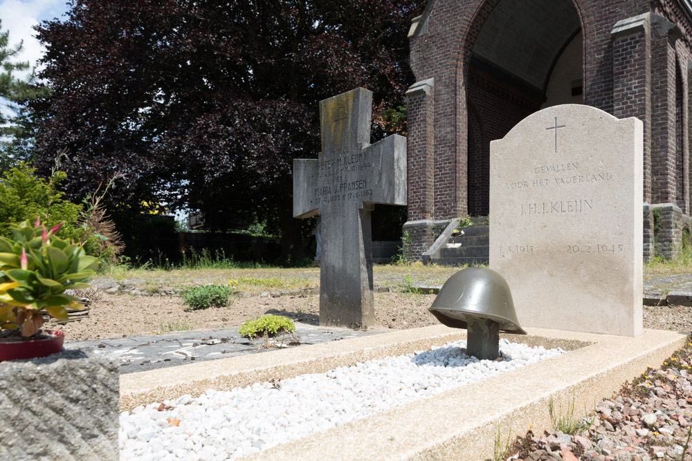 Dutch War Grave R.C. Cemetery St. Maria ten Hemelopneming Beugen #2