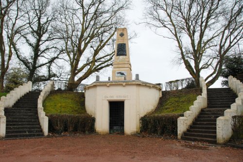 Oorlogsmonument La Capelle #1