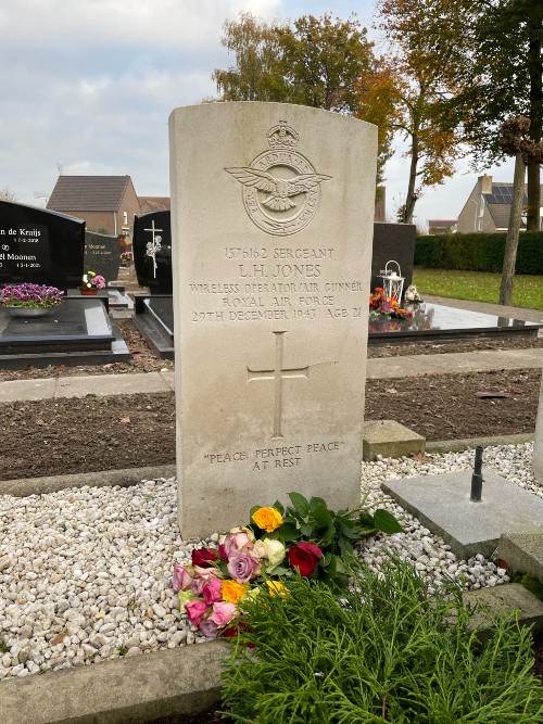 Commonwealth War Graves Tungelroy #2