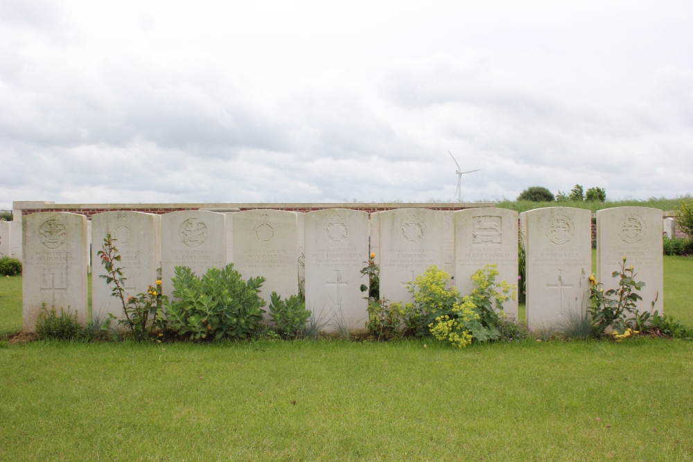 Commonwealth War Cemetery Gomiecourt South #2