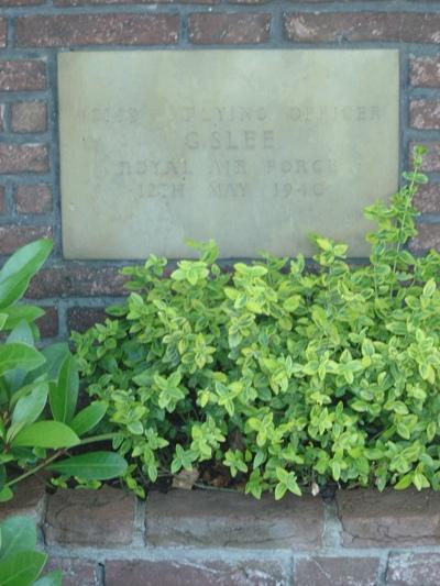 Commonwealth War Grave s-Gravendeel #3