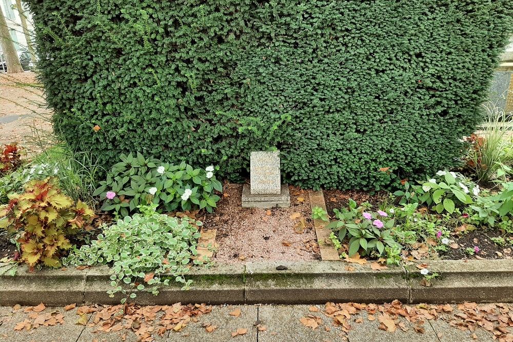 Monument to War Widows and Orphans #1