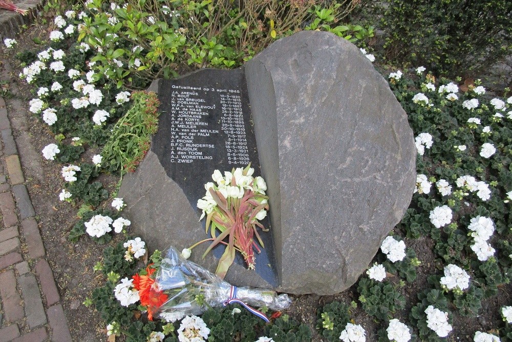 Monument Executies 03-04-1945 Oostzeedijk Beneden #2