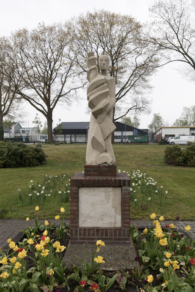 War Memorial Vorden #5