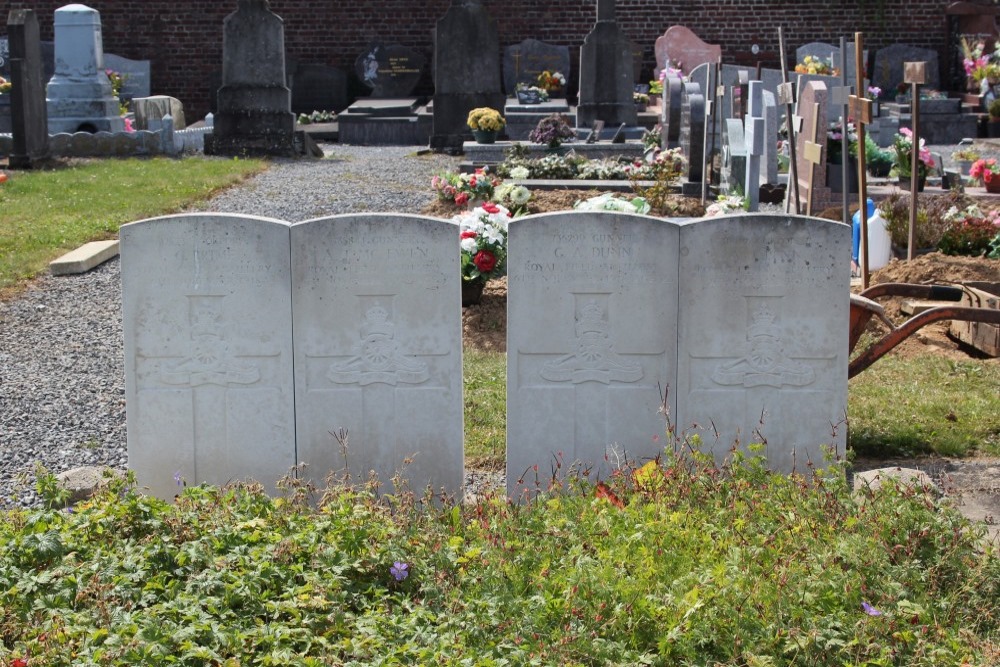 Oorlogsgraven van het Gemenebest Néchin #4