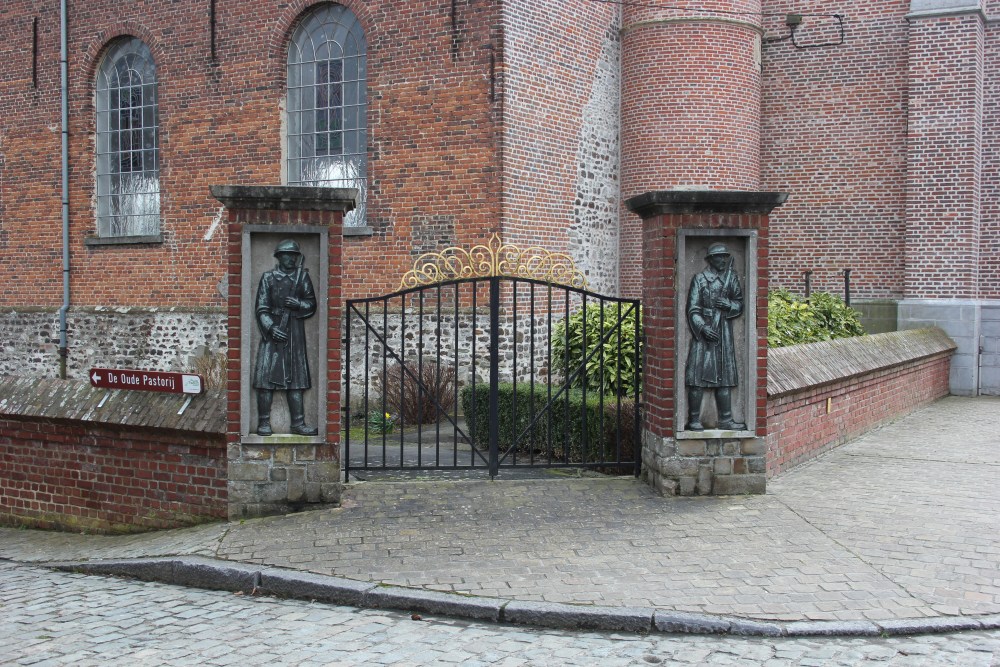 War Memorial Churchyard Etikhove #1