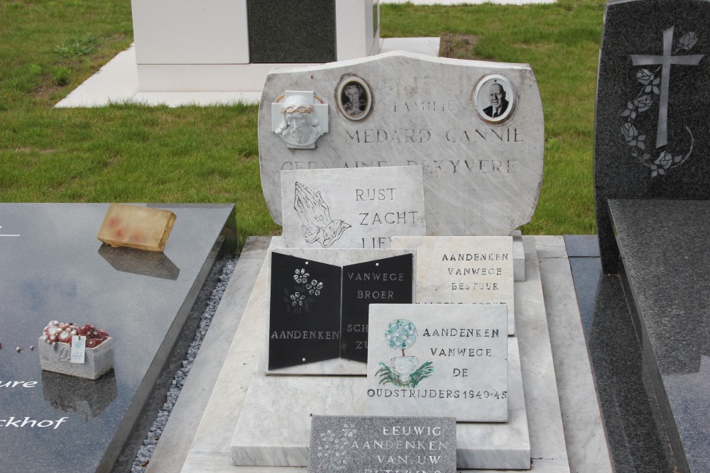Belgian Graves Veterans Oostrozebeke #2