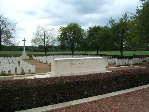 Commonwealth War Cemetery Hem Farm #1