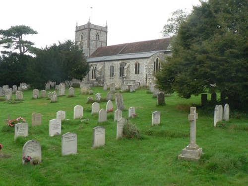 Oorlogsgraven van het Gemenebest St. Peter and St. Paul Churchyard