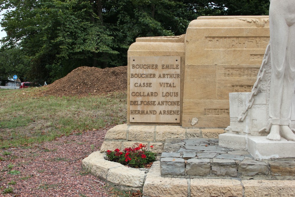 Monument Slachtoffers van het Nazisme Court-Saint-Etienne #2