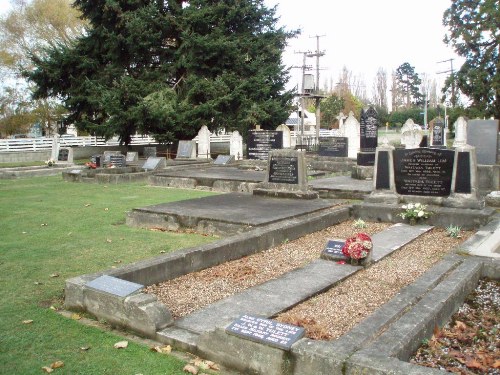 Commonwealth War Grave Harewood Anglican Church Cemetery