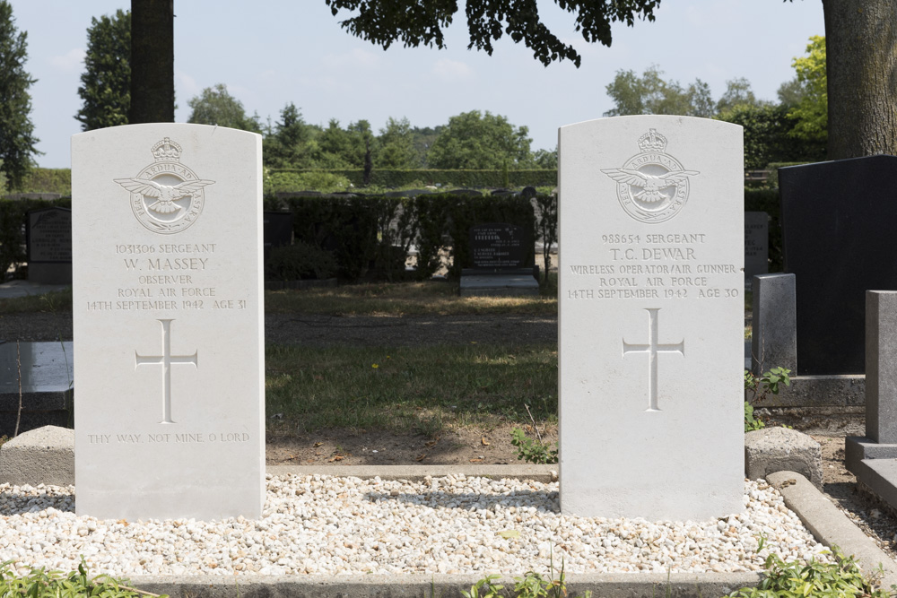 Oorlogsgraven van het Gemenebest Algemene Begraafplaats Gramsbergen #2