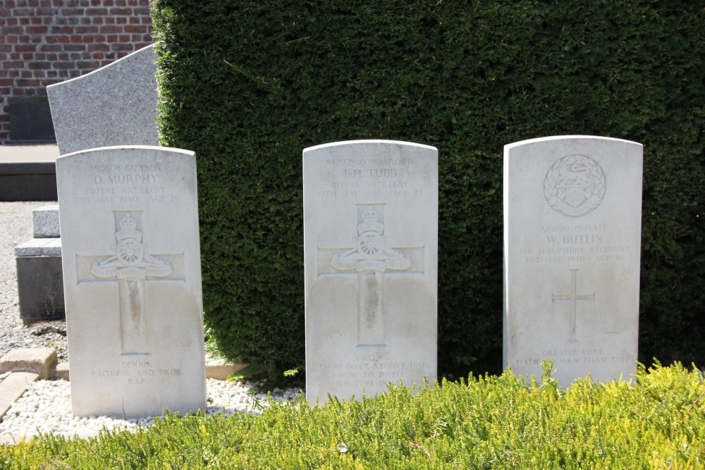 Oorlogsgraven van het Gemenebest Estaimbourg #2