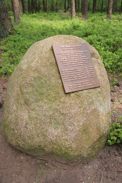 Monument Stirling LJ 883 Planken Wambuis #3