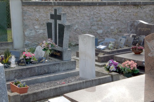 Commonwealth War Grave Lignon Churchyard