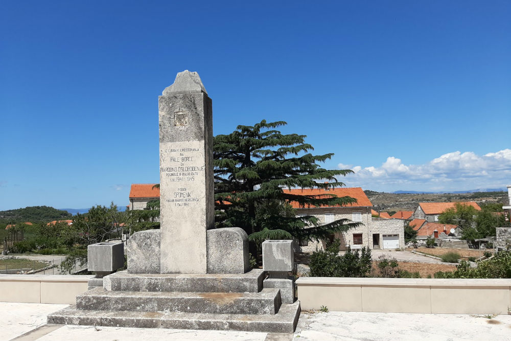 Oorlogsmonument Nezerisce #1